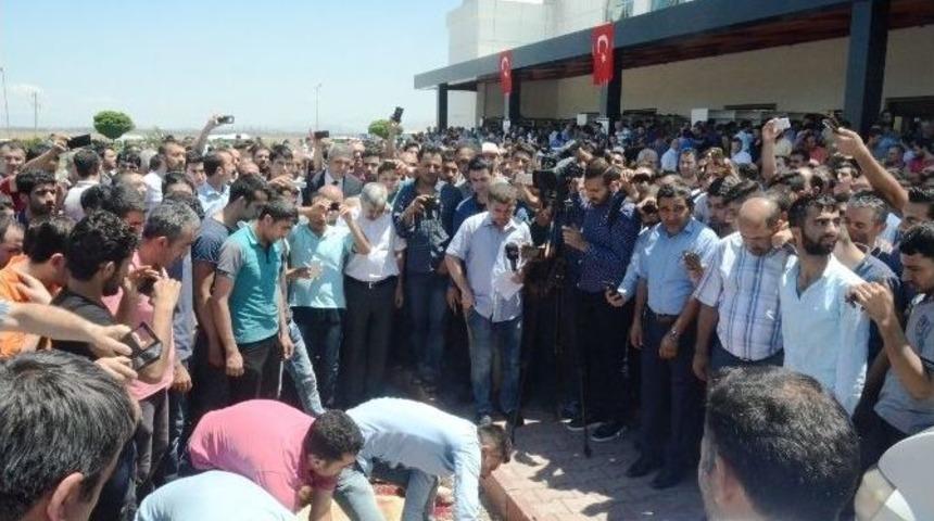 İş D&uuml;nyası Darbeye Karşı