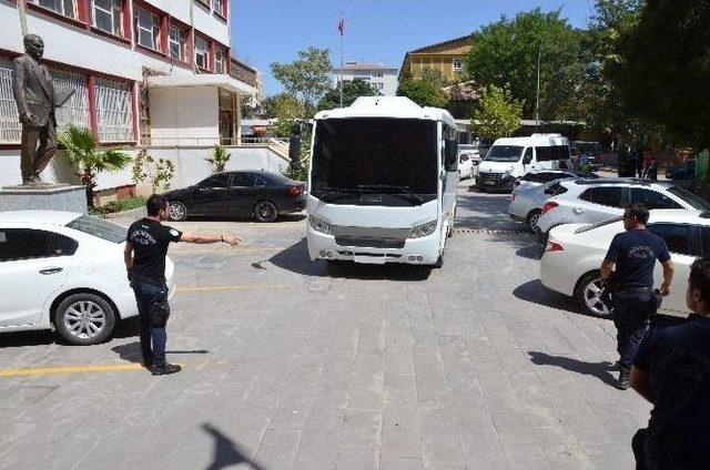 Siverek’te Gözaltına Alınan 15 Polis Adliyeye Sevk Edildi