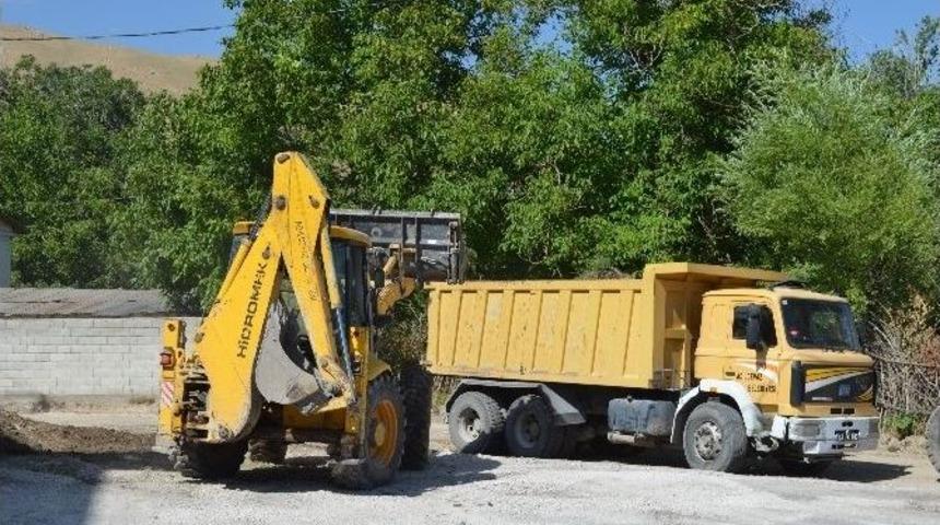 Belediyeden Yol Yapımı Ve Parke D&ouml;şeme Seferberliği