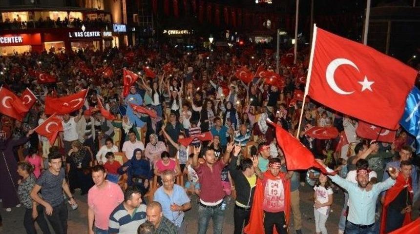 Niğde&rsquo;de Chp Ve Ak Parti İl Başkanları Demokrasi N&ouml;betinde
