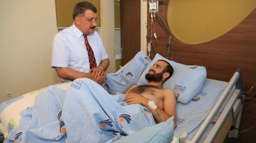 Başkan G&uuml;rkan, Darbe Mağduru Enes G&uuml;n&rsquo;&uuml; Ziyaret Etti