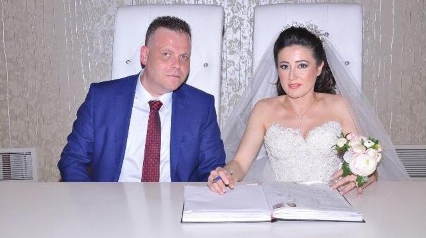 Darbe Girişimi İngiliz Damat İle T&uuml;rk Gelinin En Mutlu G&uuml;n&uuml;ne Darbe Vurdu