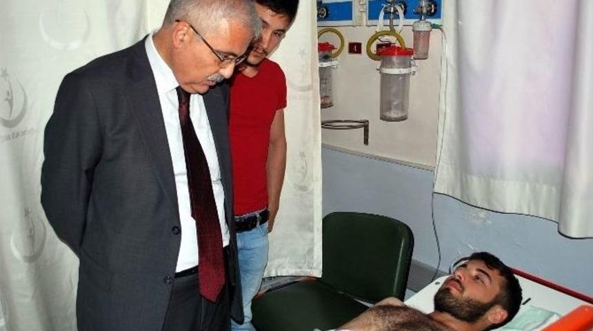 Vali G&uuml;ven&ccedil;er&rsquo;den Salihli&rsquo;deki Yaralılara Ziyaret