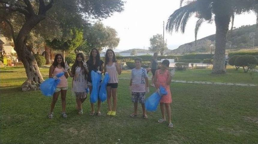 Fo&ccedil;a&rsquo;da Vatandaşlar Sahili Temizledi