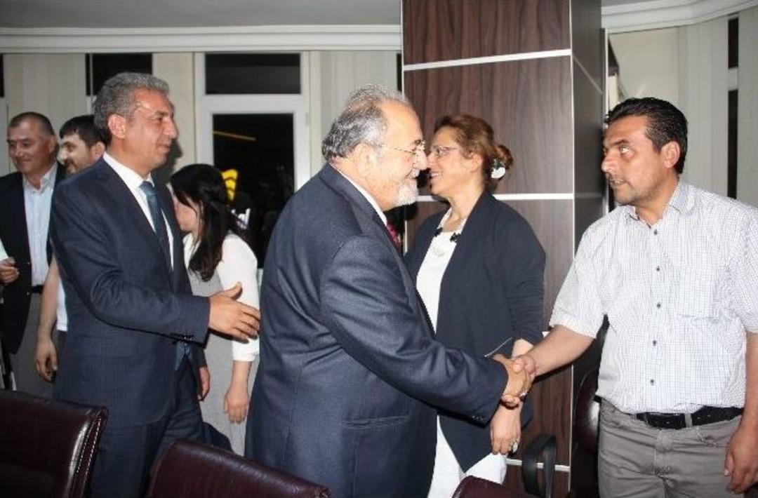 &Ccedil;orum&rsquo;daki Siyasi Partilerden Darbe Girişimine Ortak Tavır