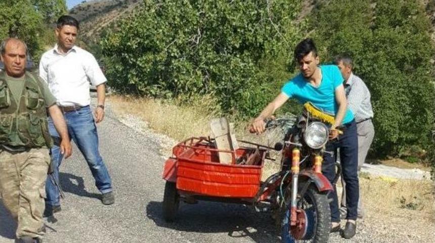Motosiklet Şarampole U&ccedil;tu: 1 &Ouml;l&uuml;, 1 Yaralı