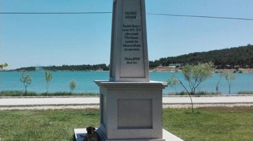 Eski Bilecik Valisi Adına Dikilen Anıt Yerinden S&ouml;k&uuml;ld&uuml;