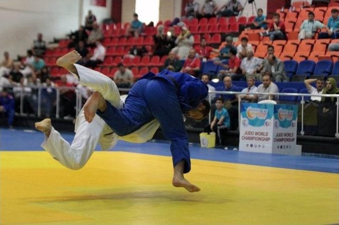 Judo Ve Karatede Toplam 17 D&uuml;nya Şampiyonluğu