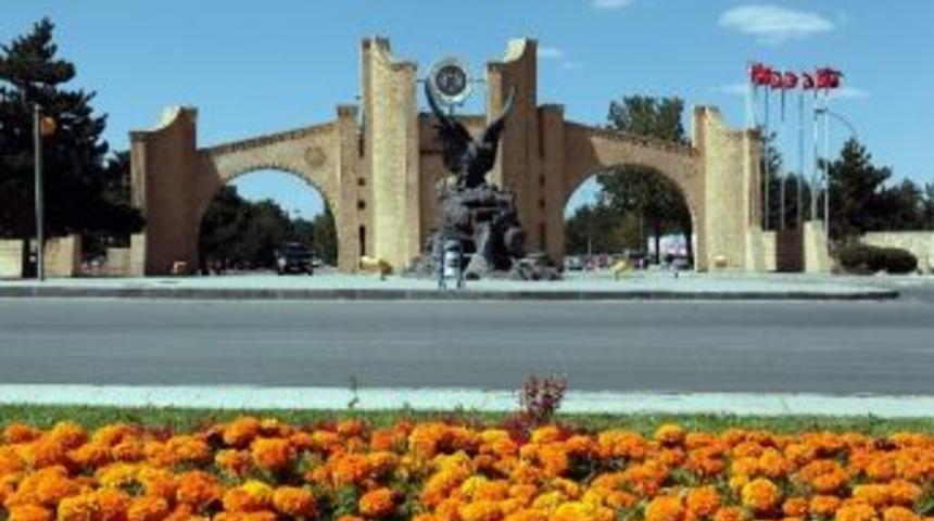 Yaz Okulu İ&ccedil;in 100 &Uuml;niversiteden &Ouml;ğrenci Geldi