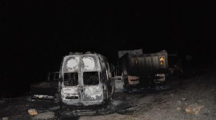 Tunceli&rsquo;de Pkk 6 Ara&ccedil; Yaktı, 1 Aracı Gasp Etti