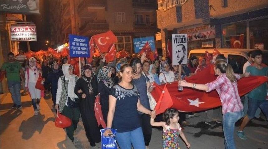 Siirt&rsquo;te Demokrasi Y&uuml;r&uuml;y&uuml;ş&uuml;