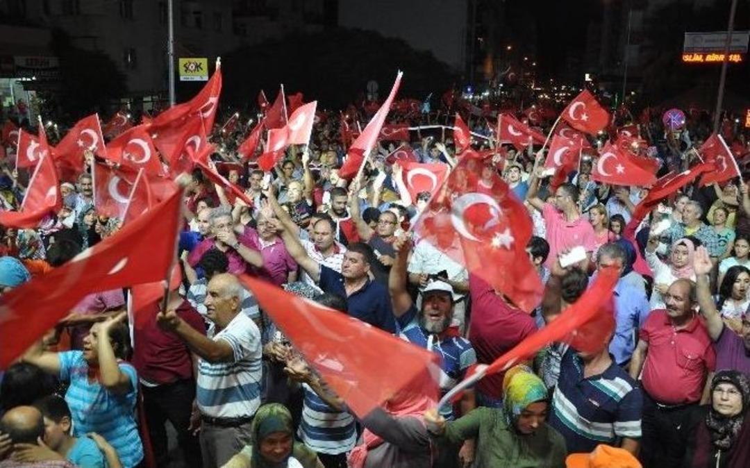 Mersin&rsquo;de Darbe Girişiminin 1. Haftasında Demokrasi Y&uuml;r&uuml;y&uuml;ş&uuml;