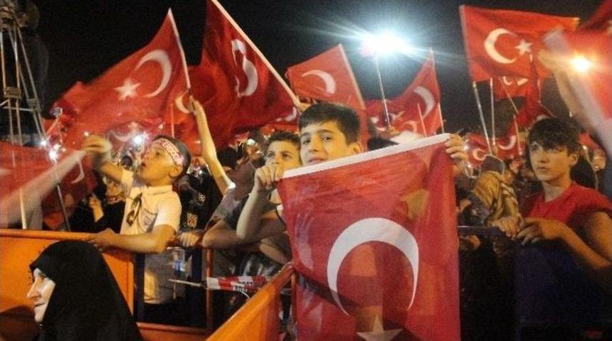 Cumhurbaşkanı Erdoğan Telefonla Bağlandı, Sakaryalılar Coştu