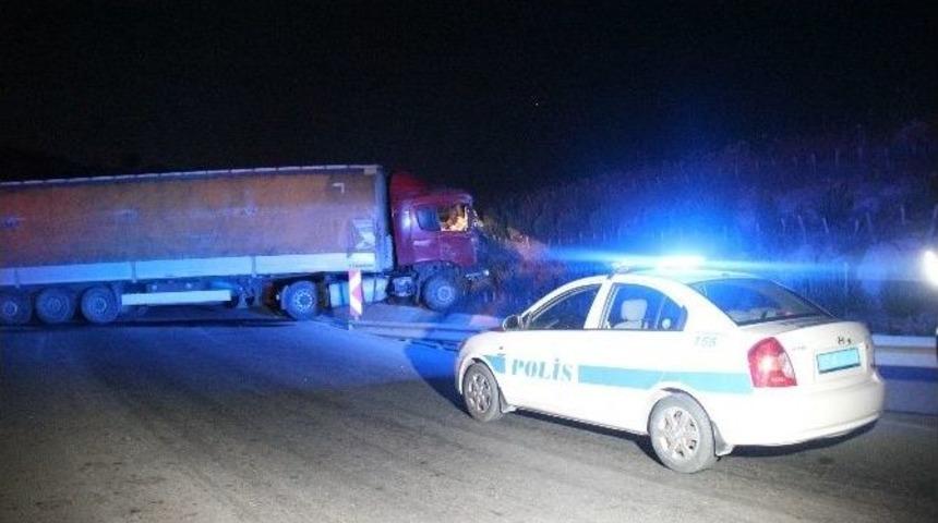 Viyad&uuml;ğe U&ccedil;maktan Metrelerle Kurtuldu