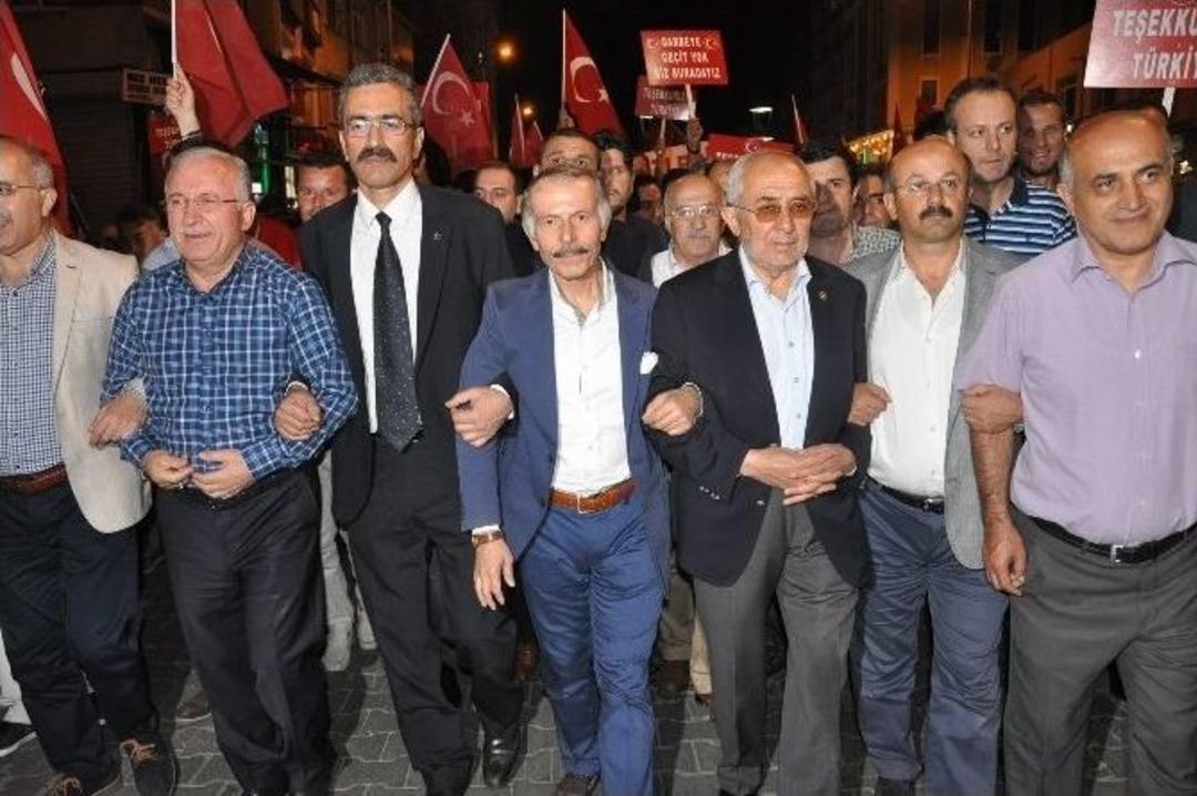 Bayrampaşa&rsquo;da Demokrasi Şehitleri İ&ccedil;in Gıyabi Cenaze Namazı Kılındı