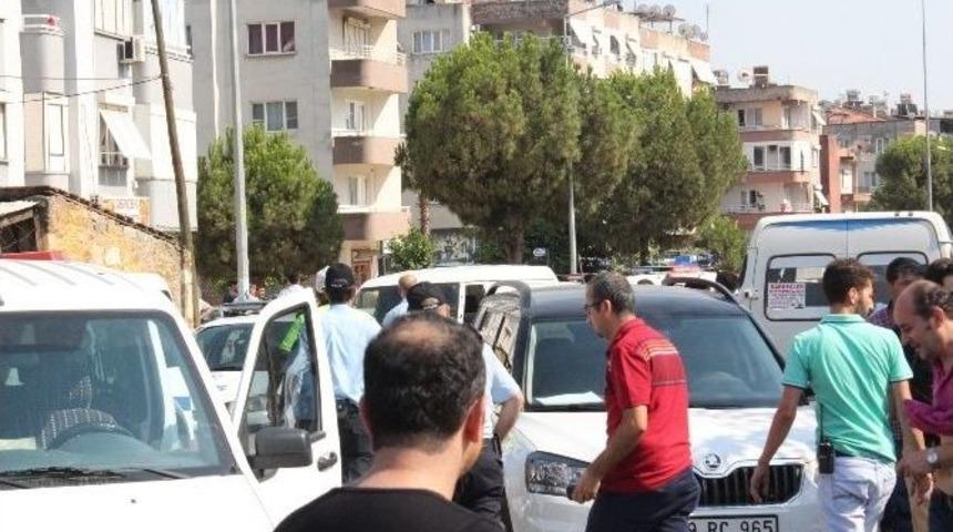 Polise Silah &Ccedil;eken Şahıs Yakalandı