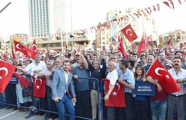 Bütün Meydanlardan Taksim’e, Taksim’den Dünyaya Mesaj Yağıyor