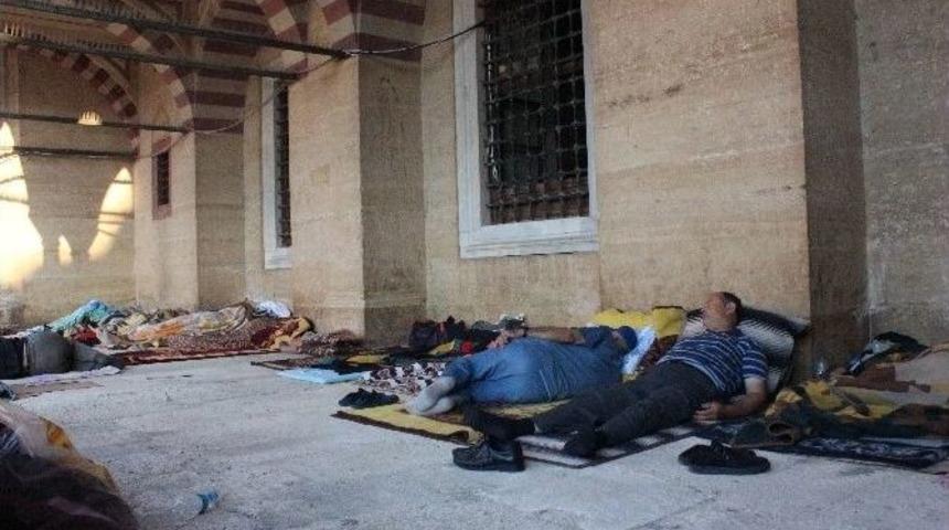 Kırkpınar Sevdalıları Geceyi Selimiye Camii Avlusunda Ge&ccedil;irdi