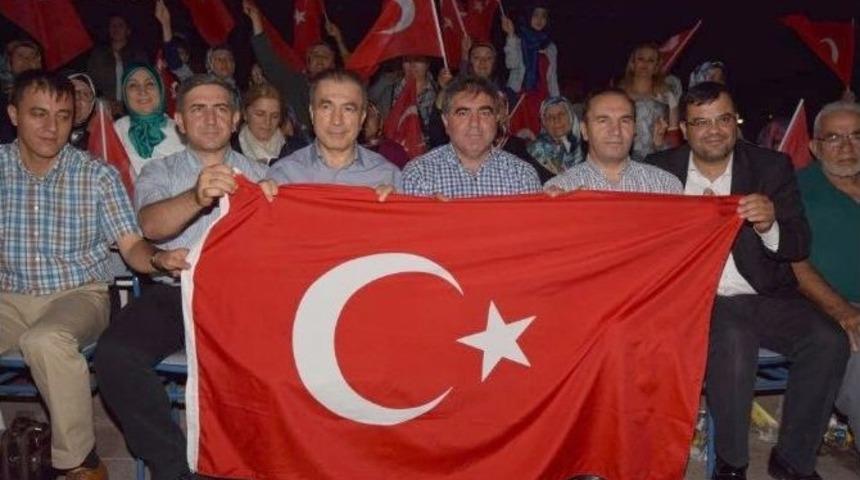 Amasyalı Y&ouml;neticiler Bayrak A&ccedil;tı