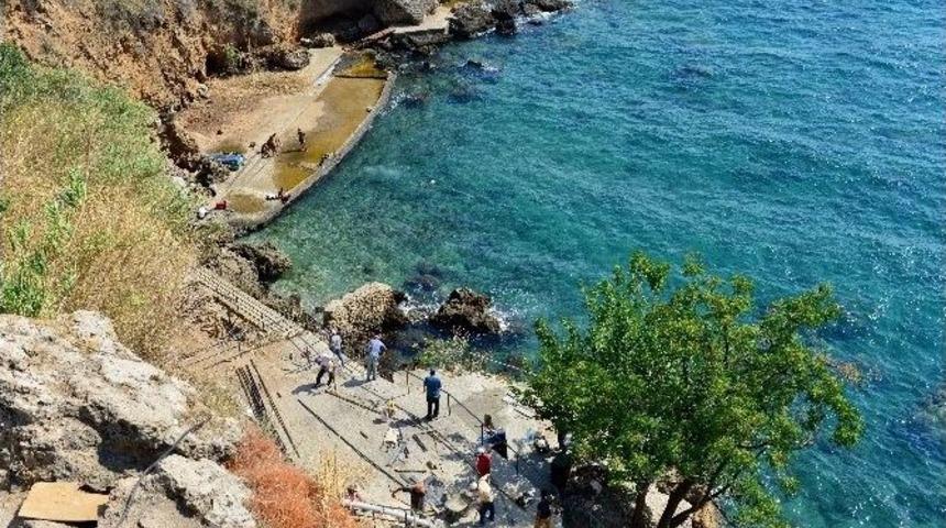 Falezlere Merdiven Ve K&ouml;pr&uuml;