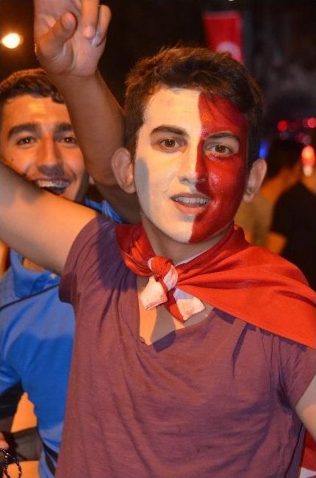 Demokrasi N&ouml;beti 8.g&uuml;n&uuml;nde De Devam Etti