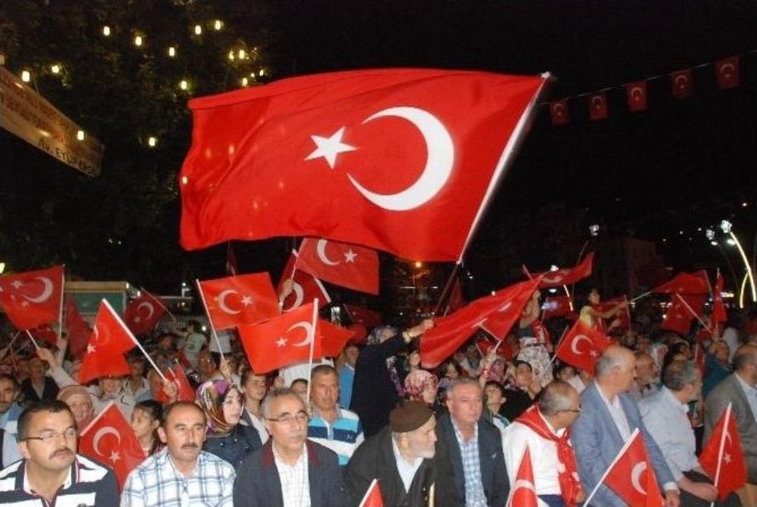 Demokrasi Şehidinin Ağabeyi Demokrasi N&ouml;beti Tuttu