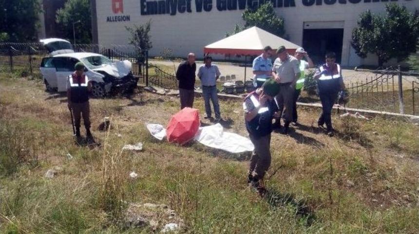 D&uuml;zce&rsquo;de Trafik Kazası: 1 &Ouml;l&uuml;, 1 Yaralı