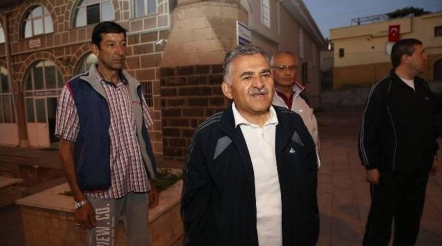 G&uuml;nd&uuml;z Belediye Hizmetinde, Gece Demokrasi N&ouml;betinde