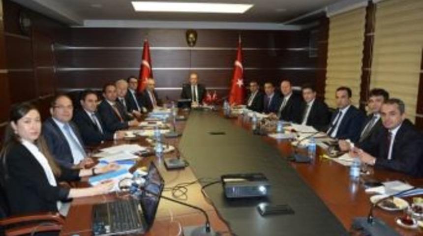 Trabzon Valisi Y&uuml;cel Yavuz Ohal Kararlarıyla İlgili Toplantılar Yaptı