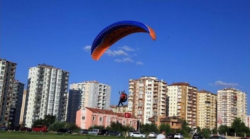 Talas&rsquo;ta Darbeye G&ouml;ky&uuml;z&uuml;nde Bayraklı Tepki