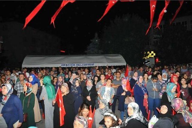 Akşehir’de Demokrasi Nöbeti Sürüyor