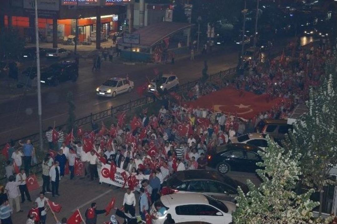 Yıldırım Demokrasiye Y&uuml;r&uuml;d&uuml;