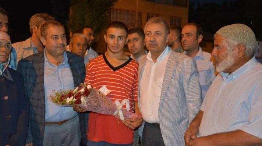 Birecik&rsquo;in Kahramanına Vatandaşlardan Sevgi Seli