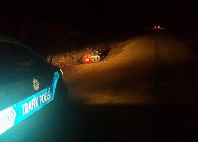 Çaldığı Motosikletle Kaza Yaptı, Hayatını Kurtaran Vatandaşlara Tepki Gösterdi