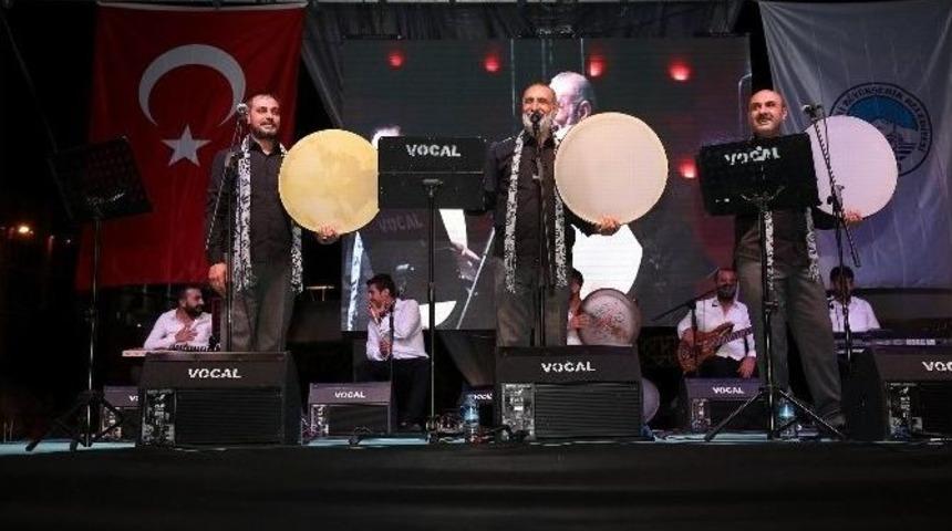 Kardeşlik T&uuml;rk&uuml;leriyle Demokrasi N&ouml;beti