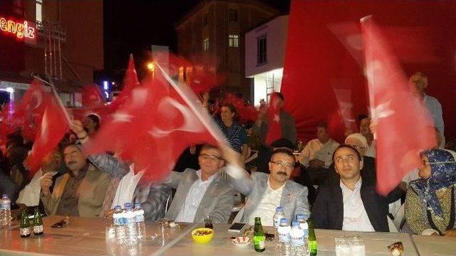 Bekiroğlu’ndan Kargı’da Demokrasi Nöbetine Destek