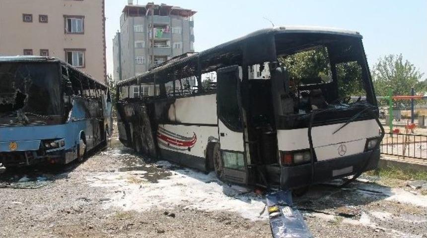 D&ouml;rtyol&rsquo;da Park Halindeki 2 Otob&uuml;s Yandı