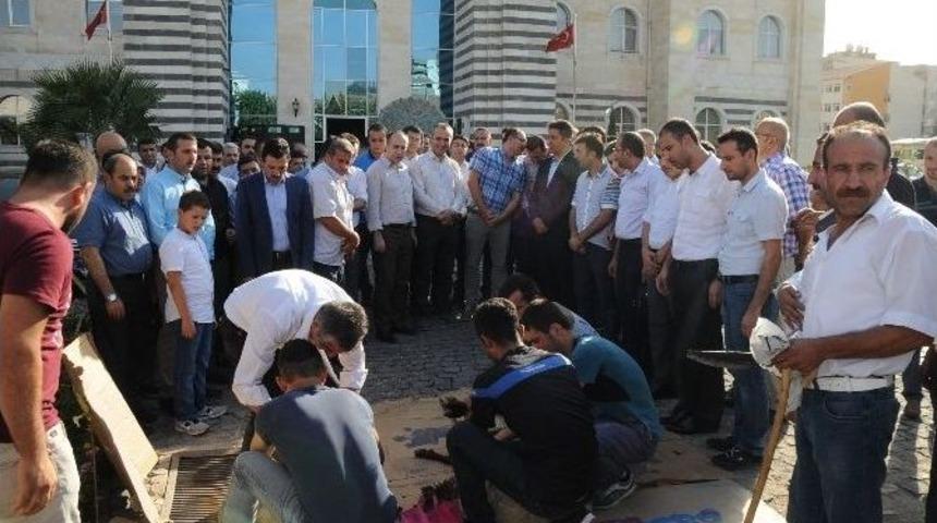 Memur-sen, Darbe Girişimi P&uuml;sk&uuml;rt&uuml;ld&uuml;ğ&uuml; İ&ccedil;in Kurban Kesti