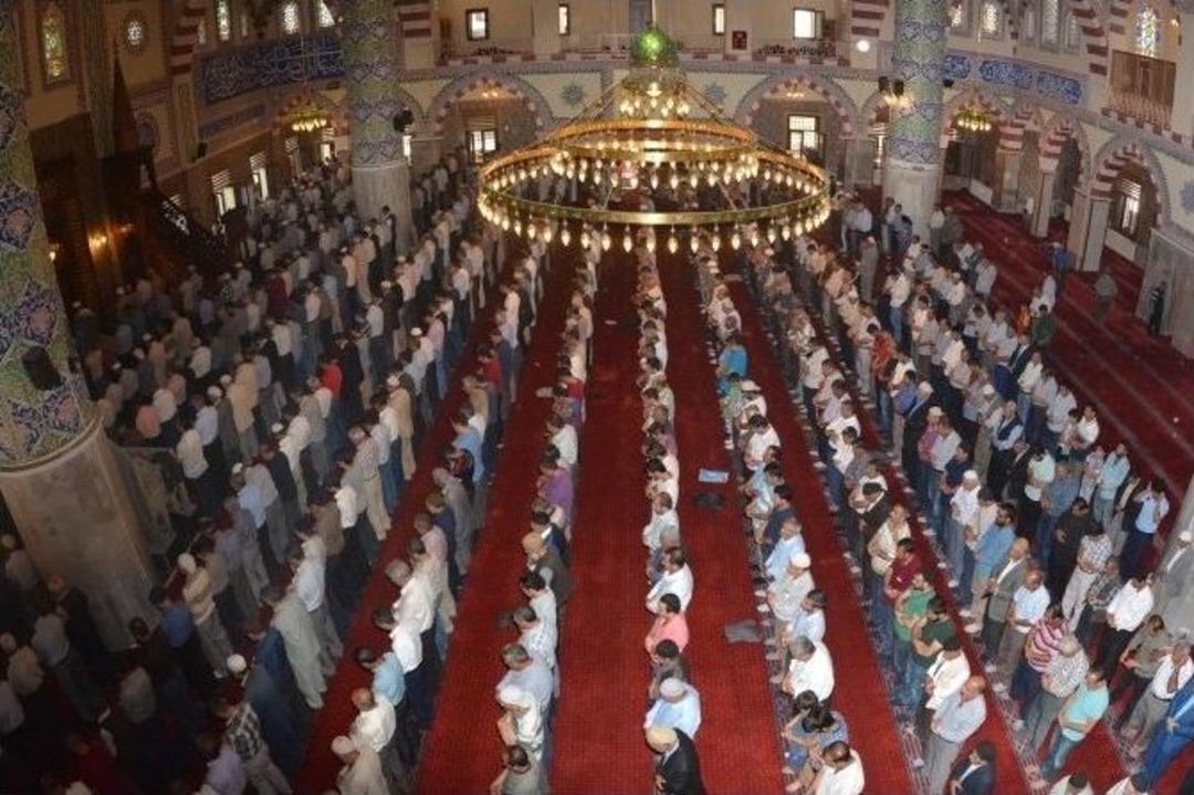 Tuşba Belediyesi Şehitler İ&ccedil;in Mevlid-i Şerif Okuttu