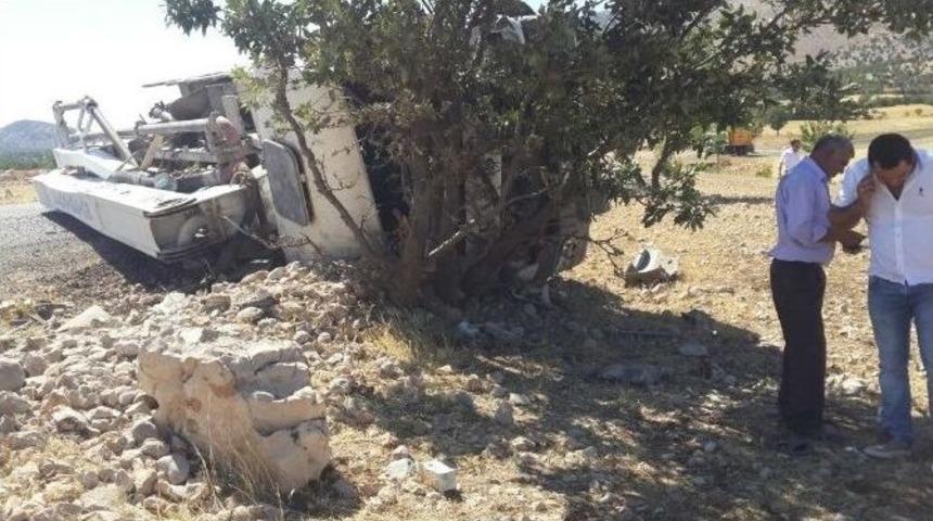 Kahta&rsquo;da Trafik Kazası: 3 Yaralı