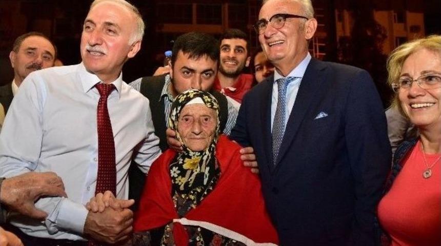 100 Yaşındaki Nine Demokrasi N&ouml;betinde