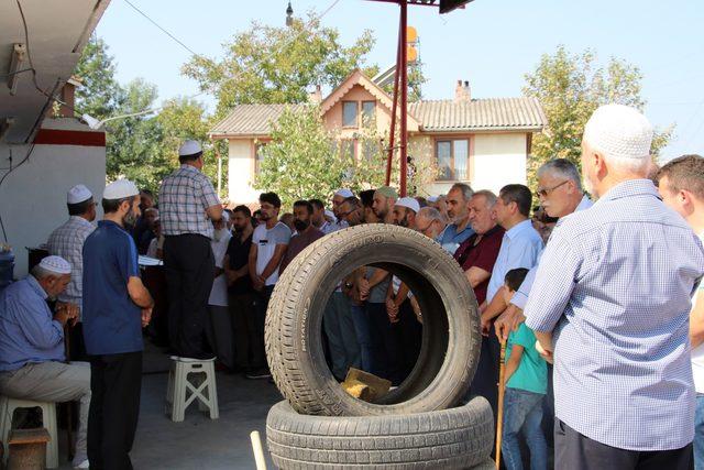 Sakarya'daki kazada ölen tamirci, iş yerinin önünden son yolculuğa uğurlandı