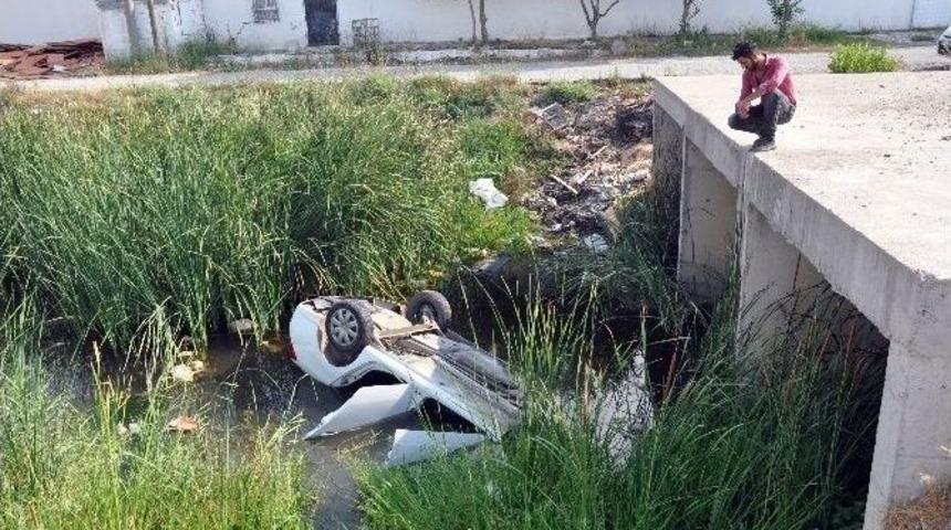 Sulama Kanalına U&ccedil;an Ara&ccedil;tan Kendi İmkanlarıyla Kurtuldu