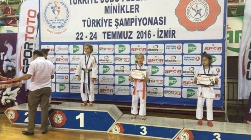 Lapsekili Sporcu Türkiye Üçüncüsü Oldu
