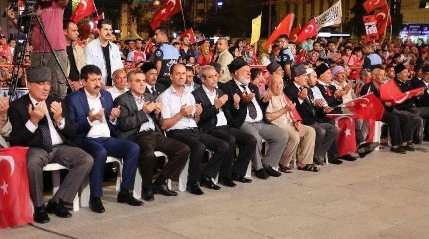 Belediye Başkanı Demirkol, Meydanlarda Halkla Bir Araya Geldi