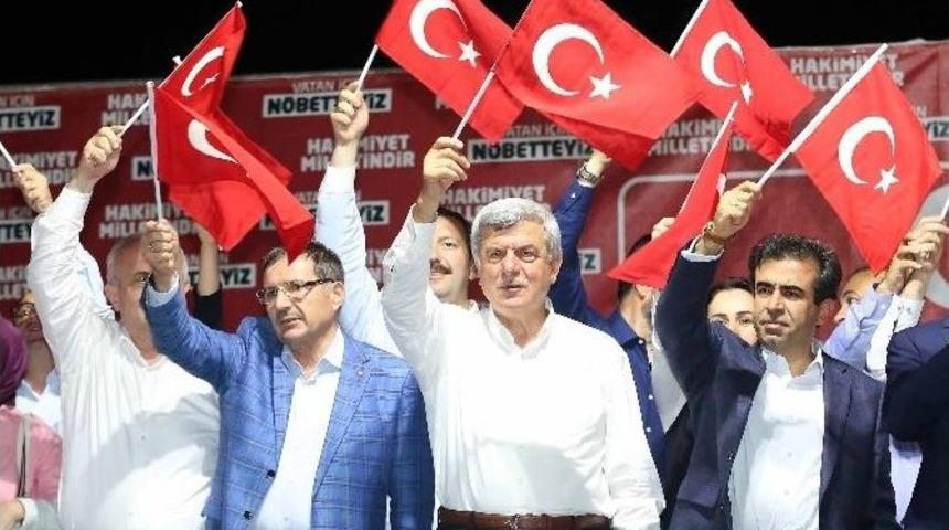 Başkan Karaosmanoğlu, "halkın G&uuml;c&uuml;, Helikopterleri Ve Tankları Durdurdu"