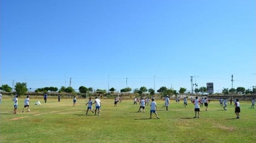 Adilcevaz&rsquo;da &Ccedil;ocuklara Yaz D&ouml;nemi Futbol Eğitimi