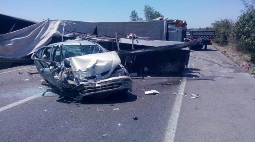 Bursa&rsquo;da Tır&rsquo;ın Lastiği Patladı: 7 Yaralı