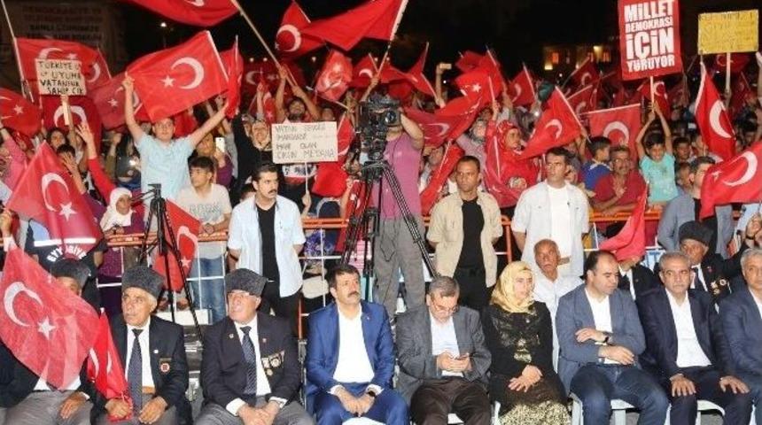 Eyyübiye Belediye Başkanı Mehmet Ekinci Demokrasi Nöbetinde