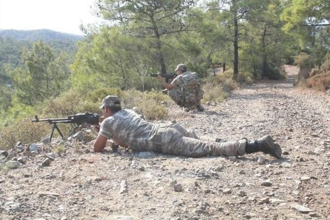 Darbeci Askerler K&ouml;yl&uuml;lerin Araba Ve Teknelerini Satın Almak İstemiş